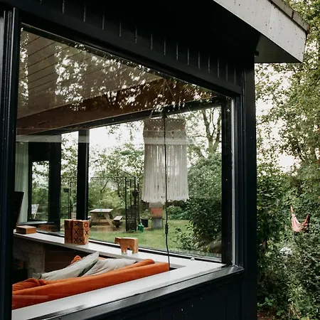 Ferienhaus Familie Buitenhuys Cozy With Bathtub, Sauna, Play Elements And Big Garden