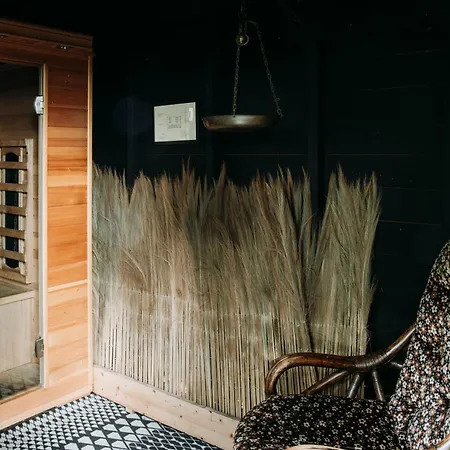 Familie Buitenhuys Cozy With Bathtub, Sauna, Play Elements And Big Garden * Schayk